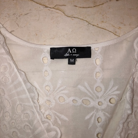 Eyelet boutique bought trendy top - Picture 3 of 3